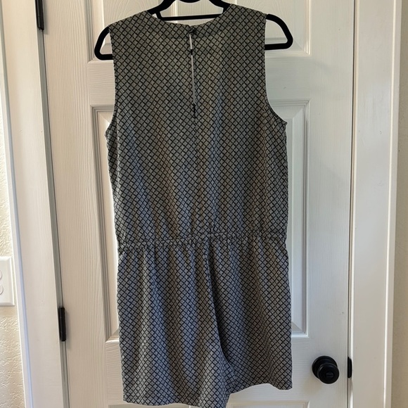 Banana Republic Factory Sleeveless Romper - Picture 6 of 8